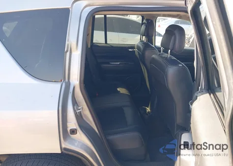 2016 Jeep Compass Latitude z USA, uszkodzony, nr VIN 1C4NJCEAXGD769436